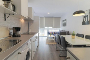 C81 - Roomy 4 Bedroom Apartment by the Center